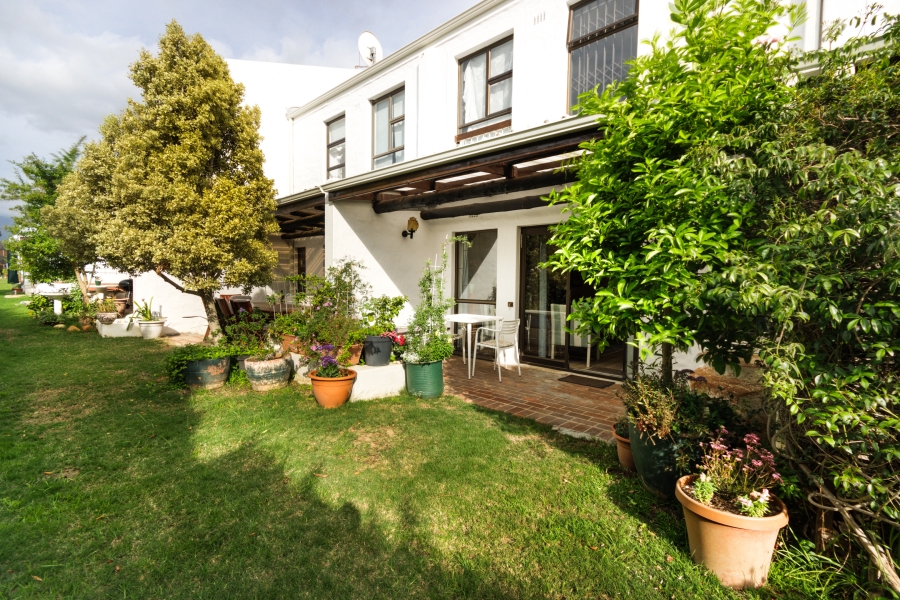 2 Bedroom Property for Sale in Somerset West Western Cape